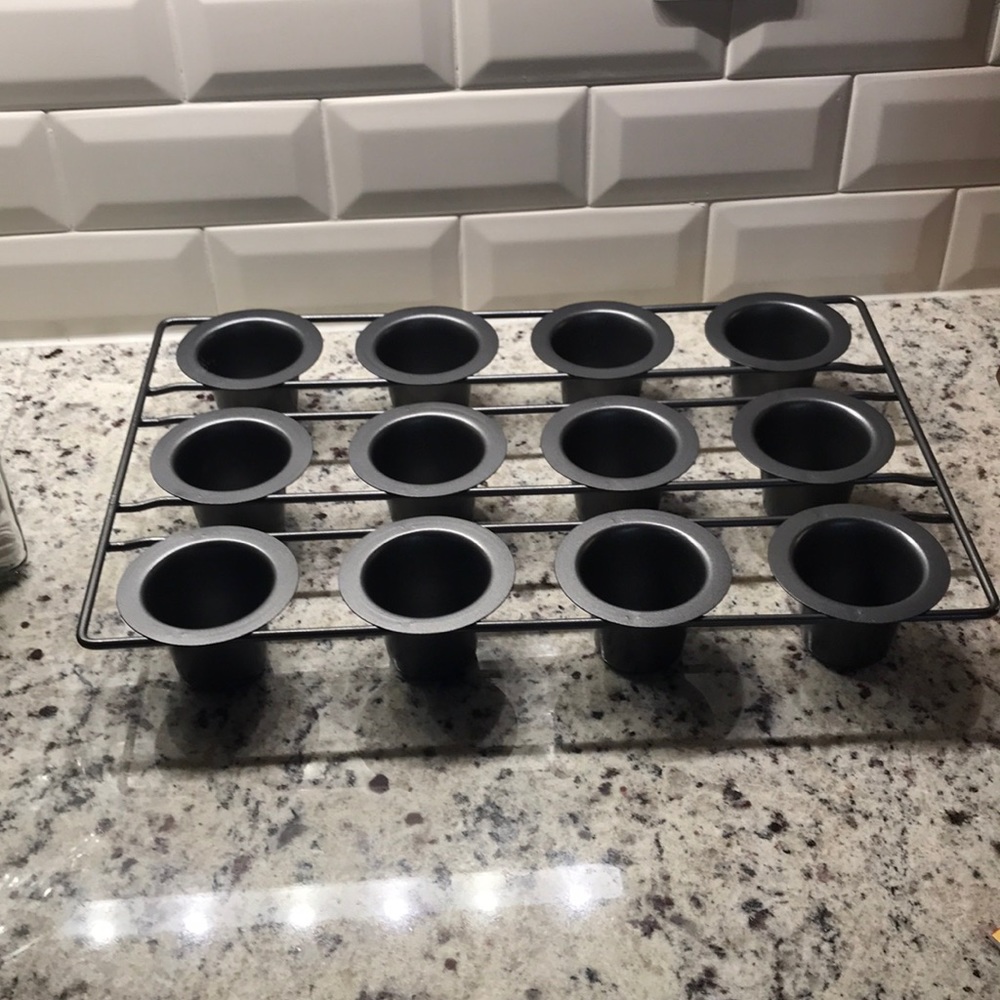 Chicago Metallic popover Pan